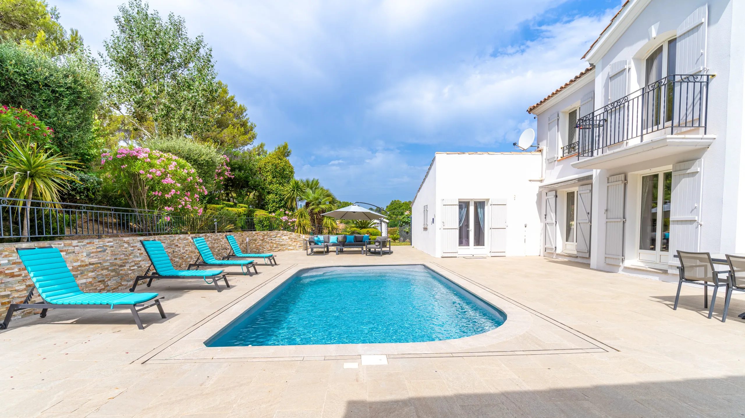 Bastide 7 pièces avec studio indépendant en sus, spa et piscine 