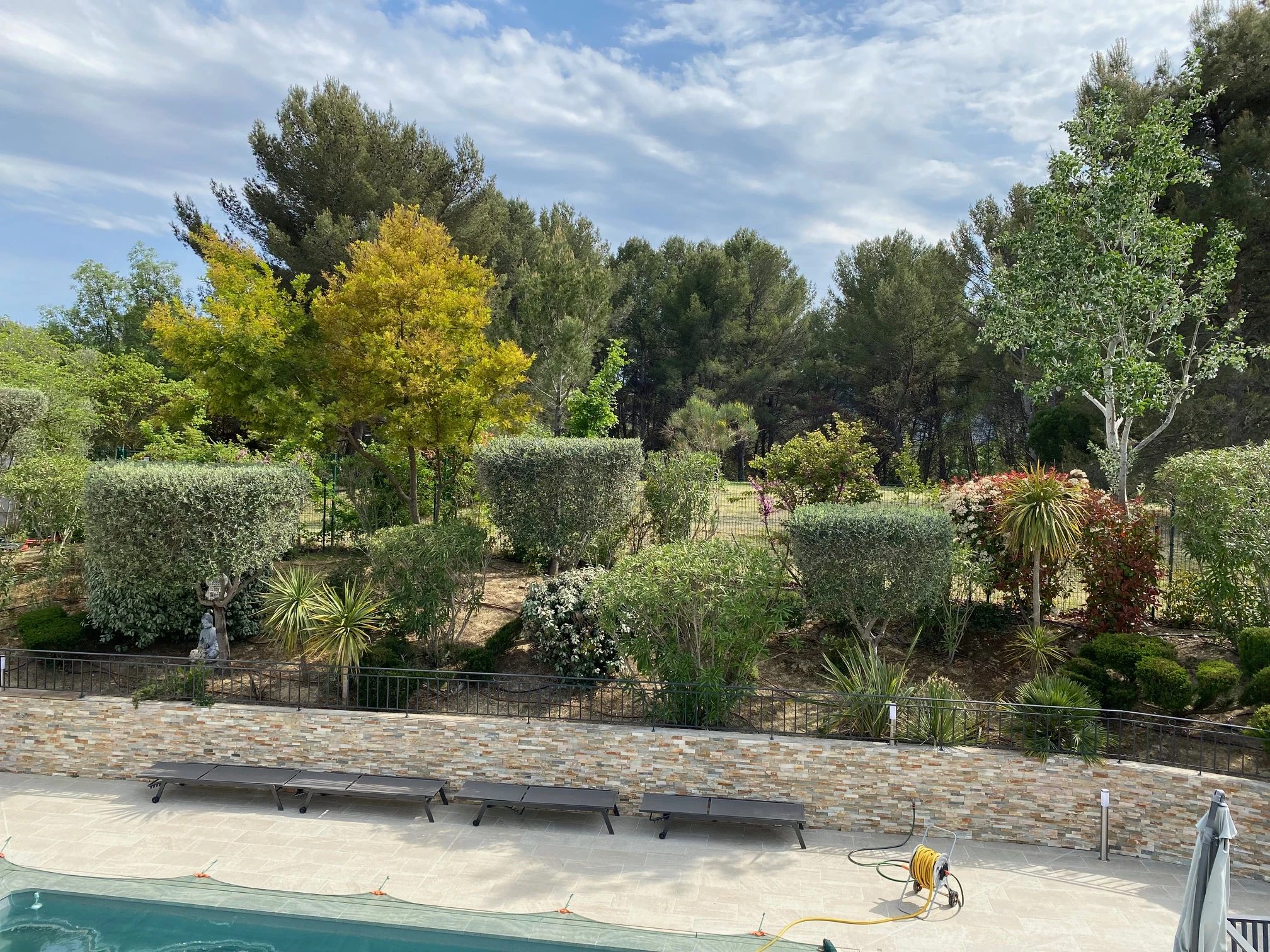 Bastide 7 pièces avec studio indépendant en sus, spa et piscine 